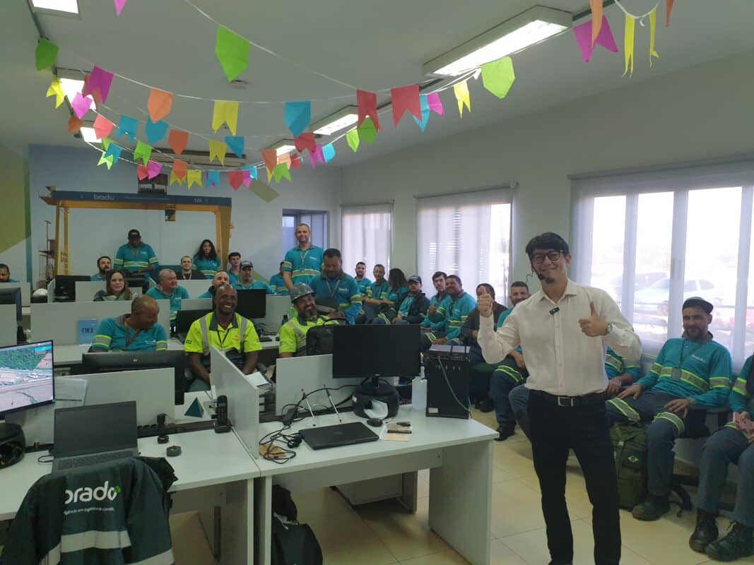 acidente industria japao prendeu a mao